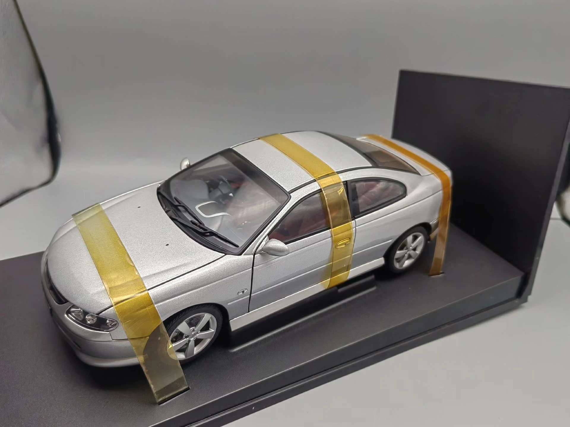 AUTOart 1:18 MONARO CV8 SERIES 2 Silvery Simulation Limited Edition All Open Alloy Metal Static Car Model Toy Gift