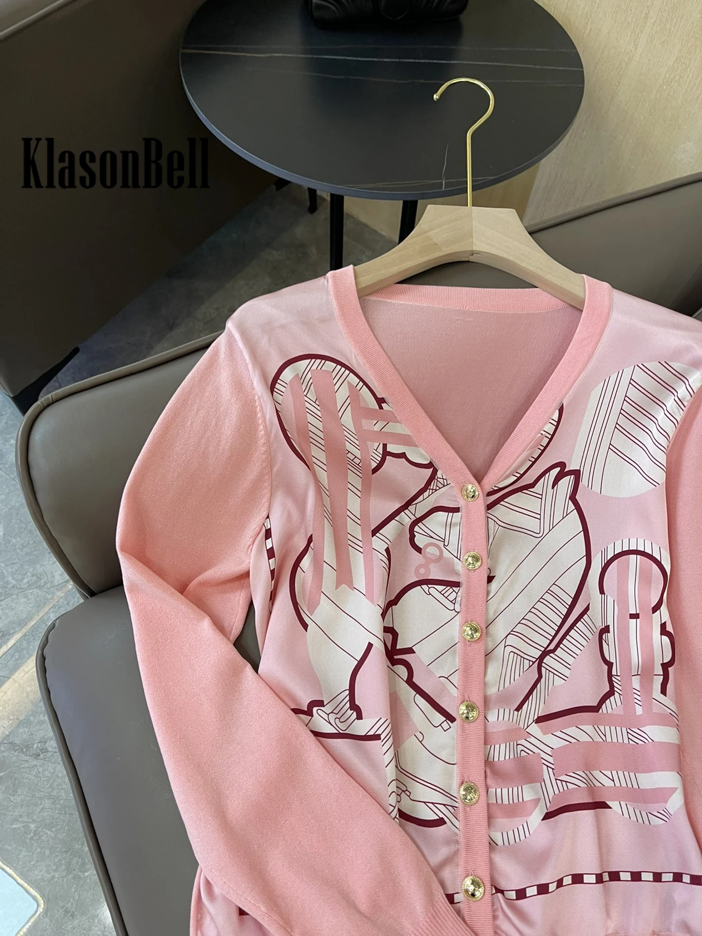 3.8 KlasonBell Women Clothes New Fashion Animal Pattern Silk V-Neck Thin Knit Cardigan