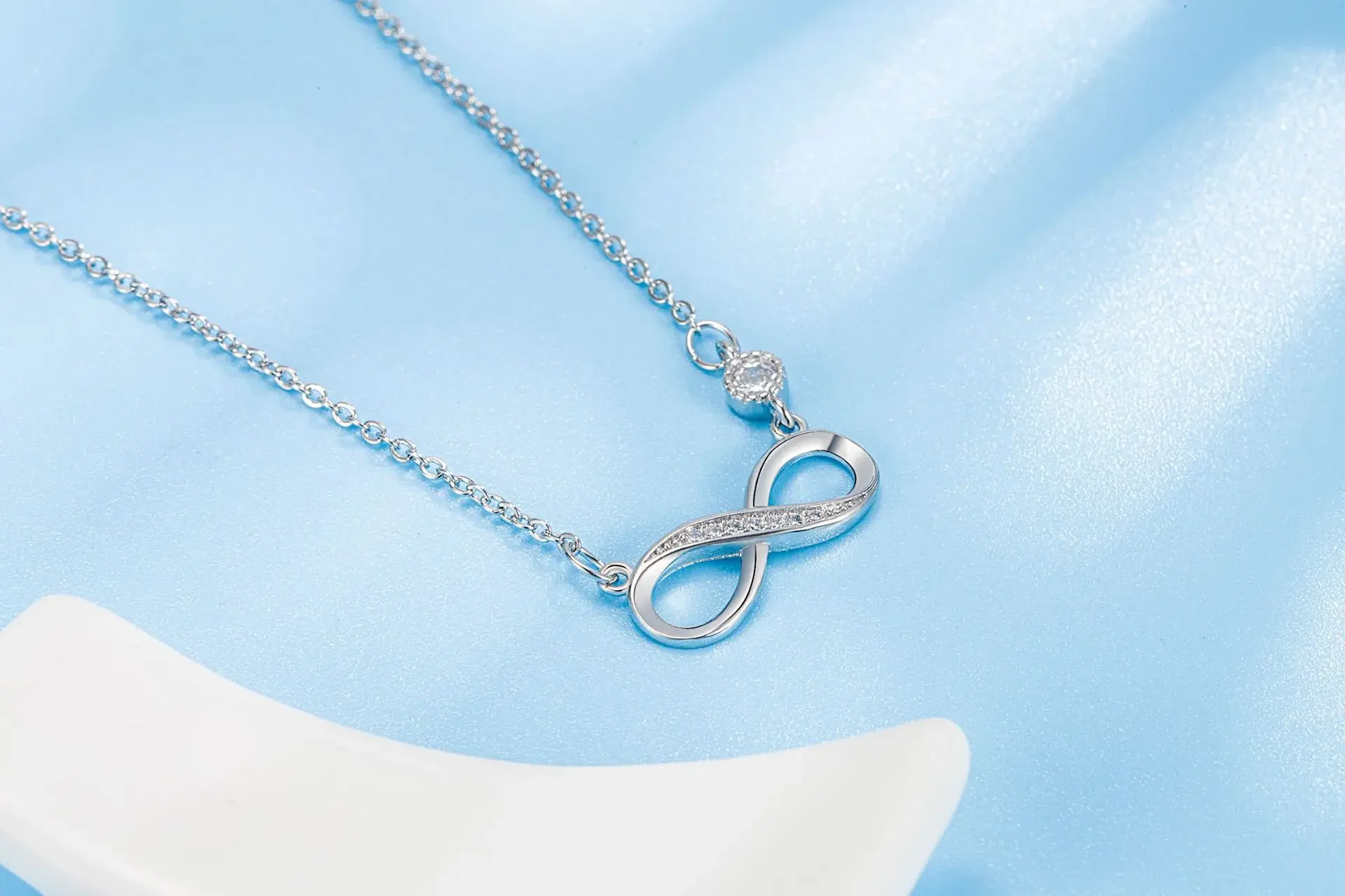 Fashion Female Necklace Sterling Silver color Infinite Love 8-word Pendant Necklace for Women Micro Single Zircon Clavicle Chain