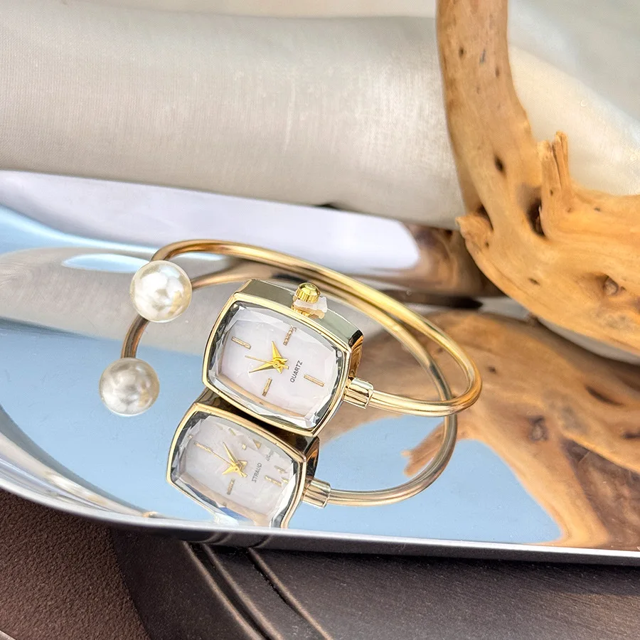 عبر الحدود الجديدة الكبيرة الماس الأوروبية والأمريكية سوار رائع مكعب السكر الصغيرة الراقية الشعور المتخصصة الكوارتز ساعة نسائية #5