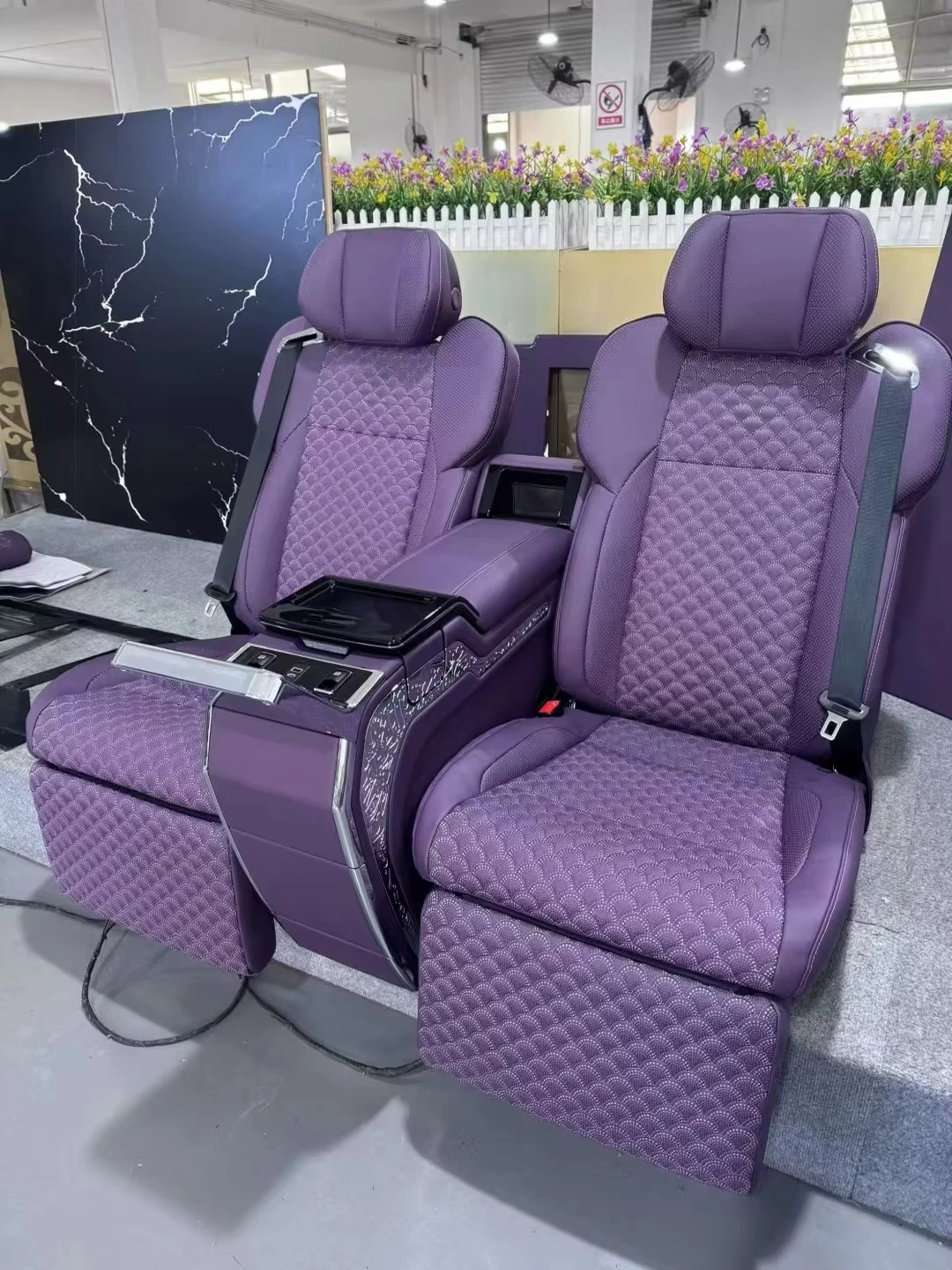 Customized products：4-Seater Rear Full Car Interior Accessories Leather Upgraded Version Hidden Bar Sto