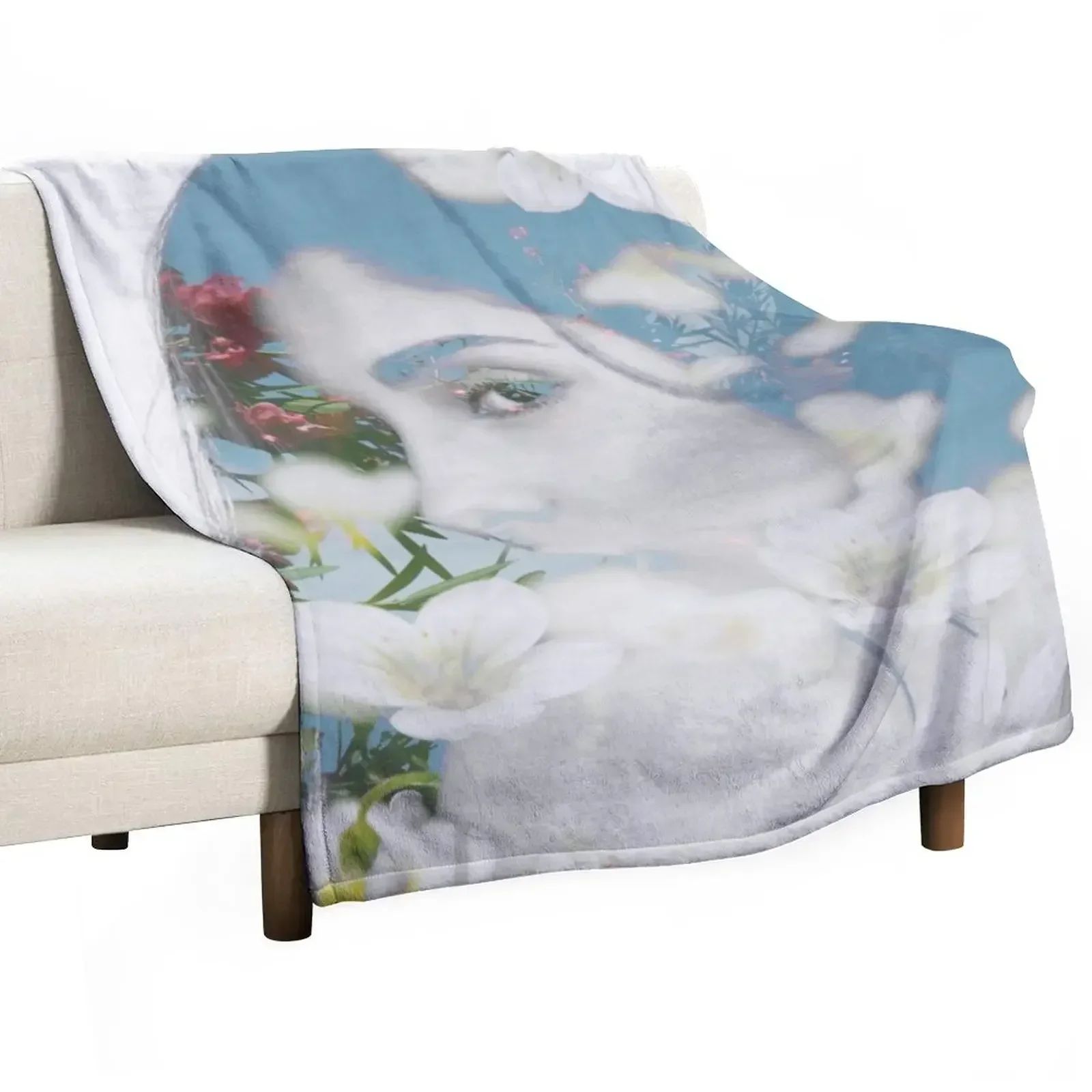 

New Como la Flor Silhouette with Flowers Throw Blanket Giant Sofa Extra Large Throw Weighted Blankets