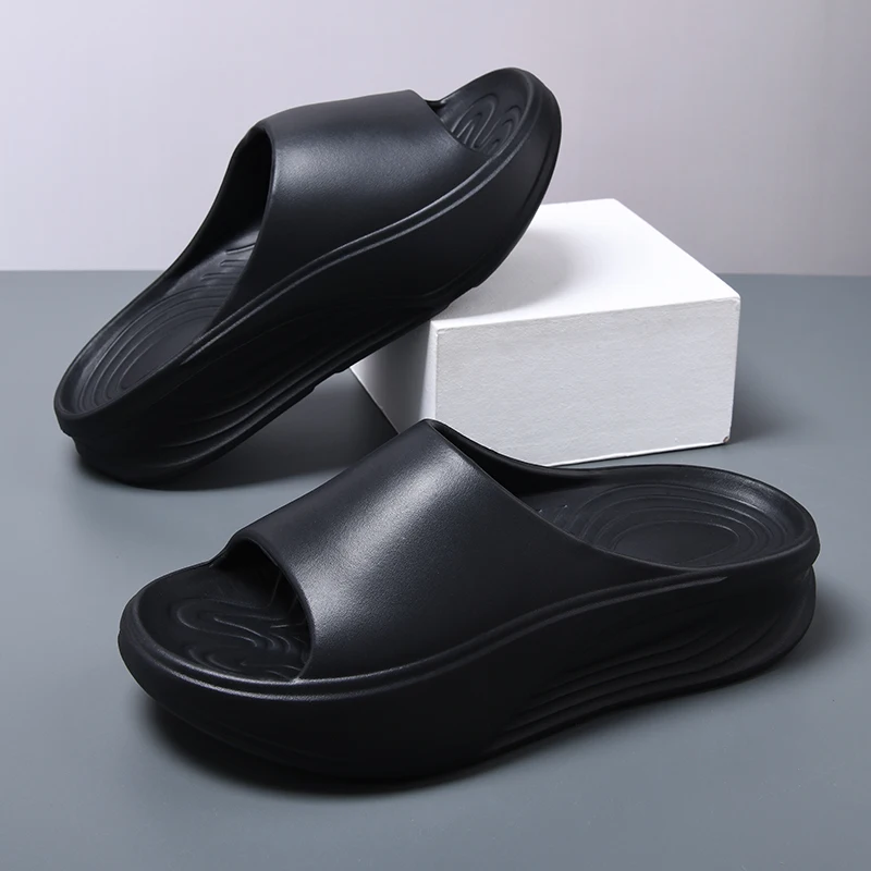 

Новинка 2024 года, мужские шлепанцы с высокой эстетической стоимостью, внешняя одежда, противоскользящая толстая подошва, пляжные крутые тапочки для мужчин