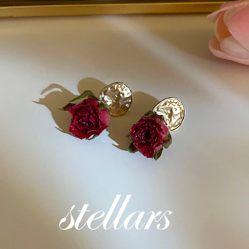 

Eternal Rose Romantic Palace Style Stud Earrings for Women Vintage Fashion Elegant Jewelry Accessory