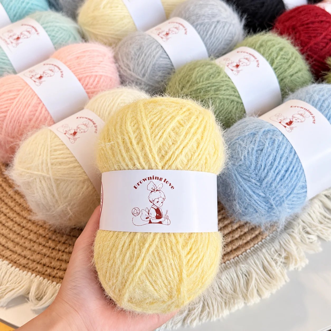 2PCS 200g Wool Blend Snowflake Yarn Soft Fluffy Knitting Crochet Yarn Fuzzy Yarn For Sweater Scarves Hat Blanket DIY Craft