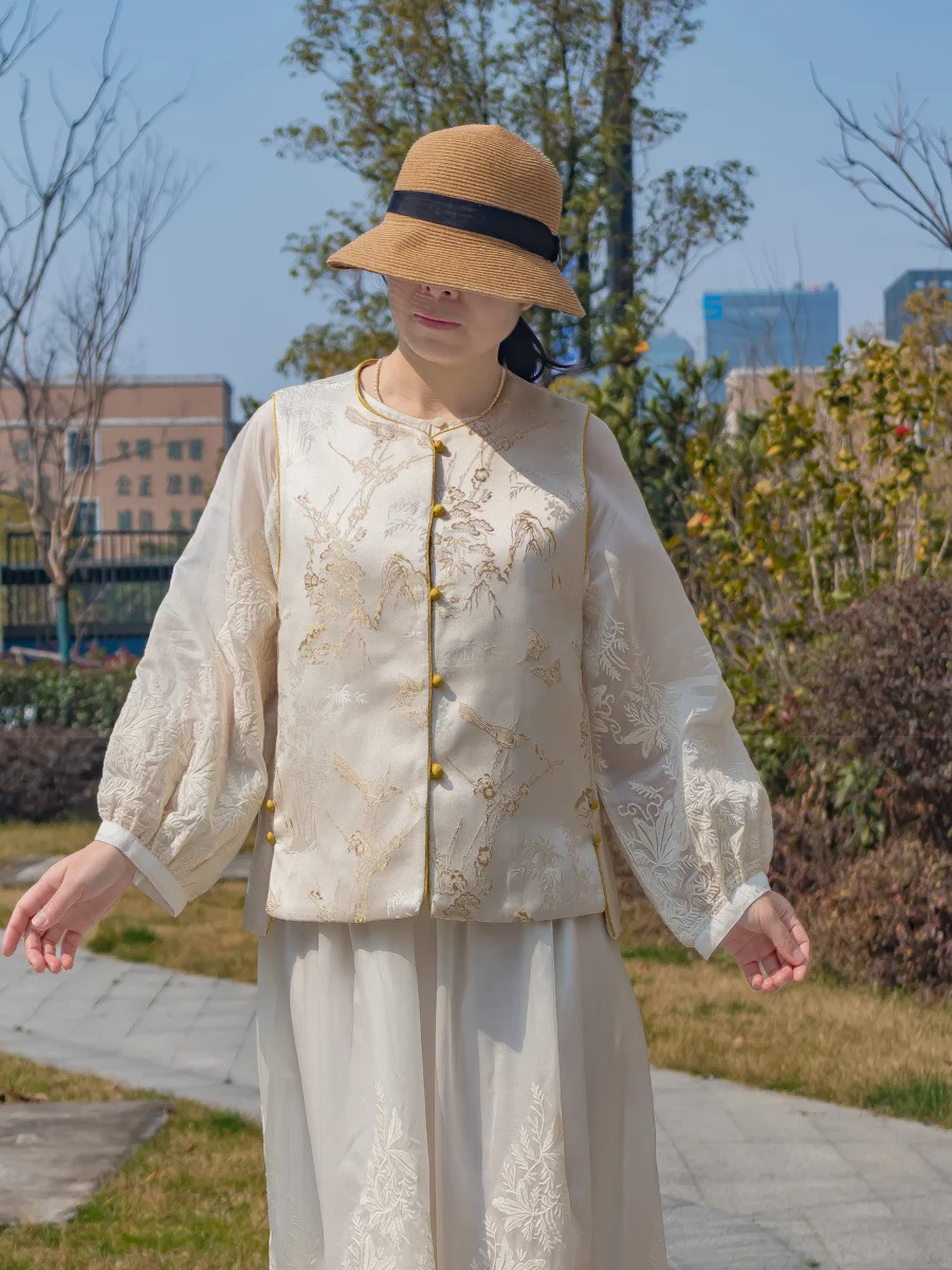 

New 2025 Spring Chinese National Sle Embroidered Silk round Ne Svel Vest Jaet Women's Faion Commute Sle