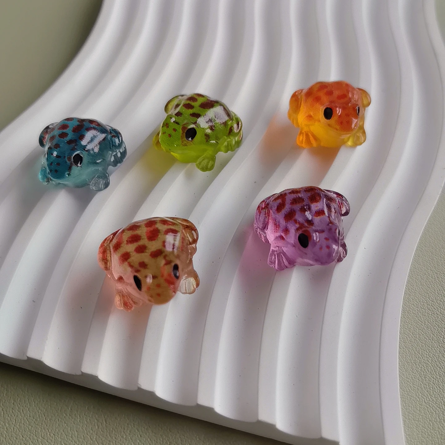 Mini Resin Frog Miniatures Cute Animal Figurines for Micro Landscaping Fairy Garden Ornament Potted Plant Decoration