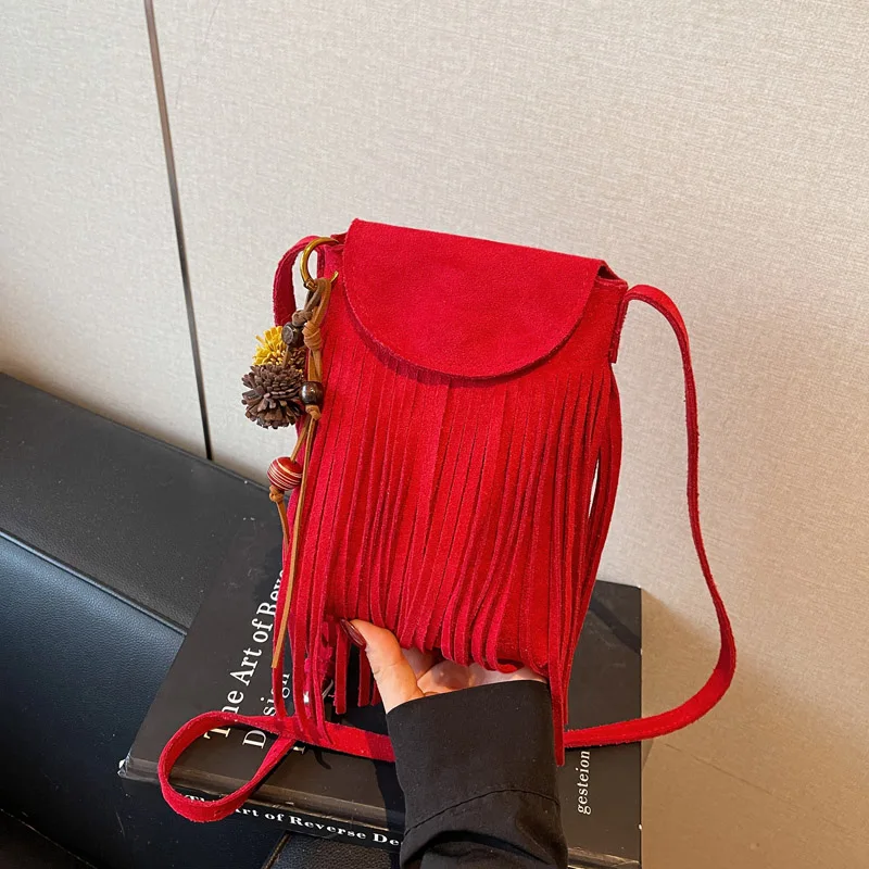 

2025 модные изысканные сумки-бродяги из искусственной замши с кисточками, однотонные сумки на молнии, супер крутые, популярные модные сумки через плечо для женщин