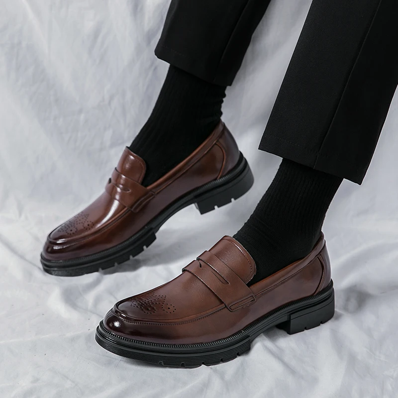 Men's Business Casual Leather Shoes with Breathable Carvings, British Fashion, Individuality and Trendy Men's Shoes