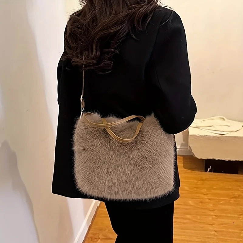 Faux Fur Tote Bag 1Pc, Magnetic Closure Handbag for Women, Adjustable Strap Shoulder Bag, Cozy Fall Winter Ivory Purse Gift