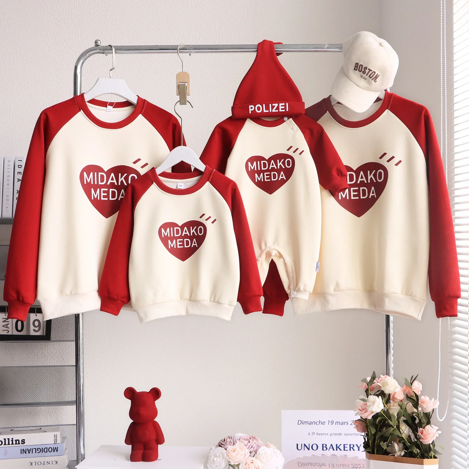 

Family Christmas Red Sweatshirts Hearts Print Parent-child Matching New Year Clothes Dad Mom and Son Daughter Tops Baby Bodysuit