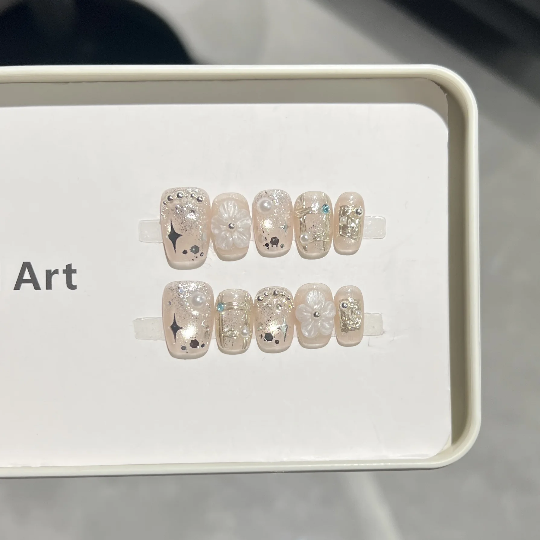 10 個ショートスクエア夏のファッション偽爪 3D 花光沢のあるラインストーン蝶スティック爪取り外し可能なバレエアクリル爪