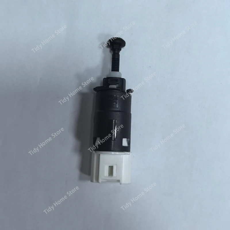 For Renault Lada Brake Light Switch 8200276361 7700842697 25320-00QAF