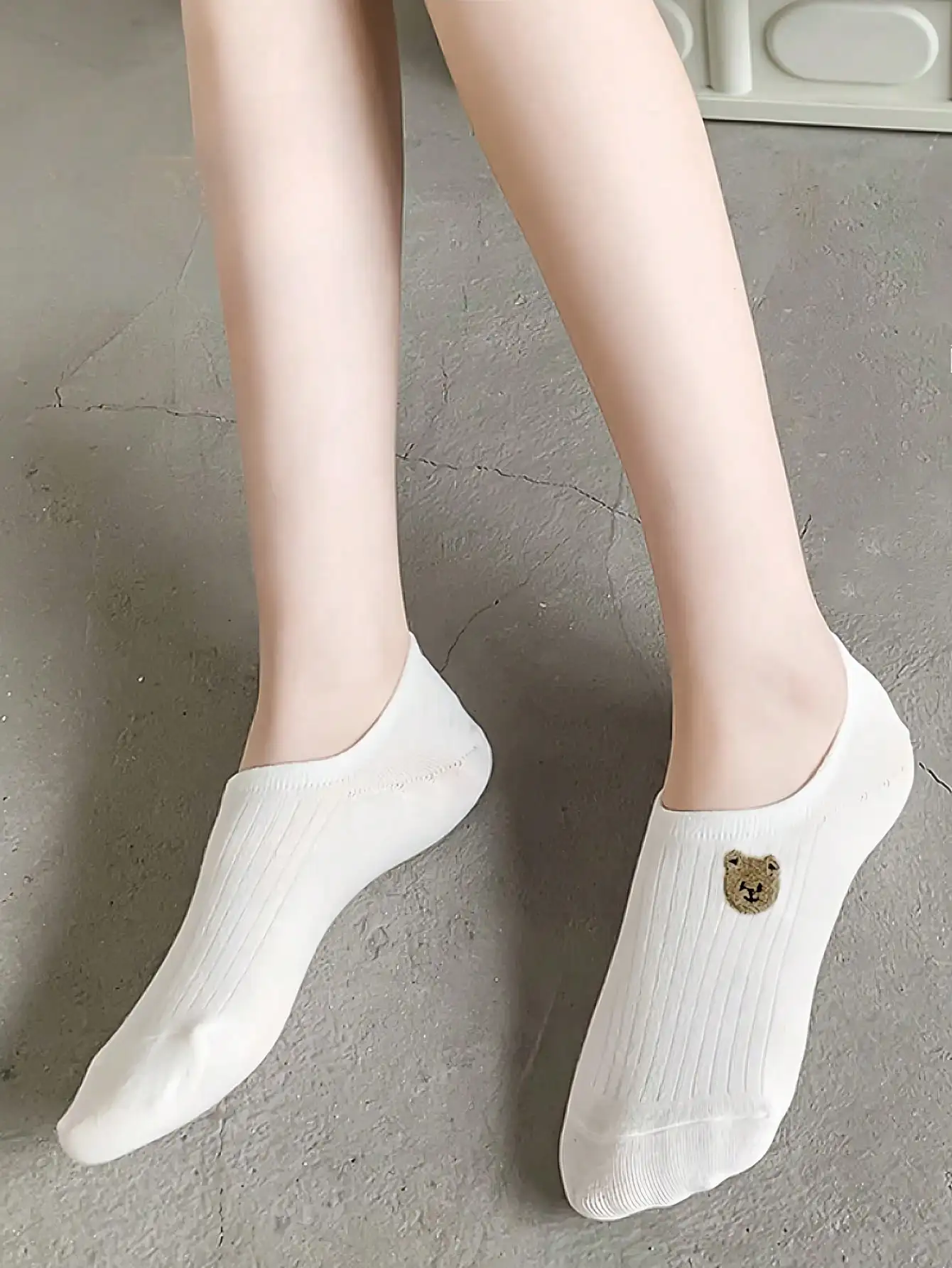 Modische weiße Bootssocken für Damen, niedrig geschnittene unsichtbare Socken, No-Show-Socken, süßer Stil, niedliche Cartoon-Muster, Studentensocken – Detail 2