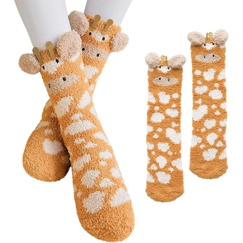 

1 Pair of Orange Giraffe Socks - Women's Mid-Calf Coral Velvet Thickened Velvet Warm Socks for Autumn and Winter Fashion
