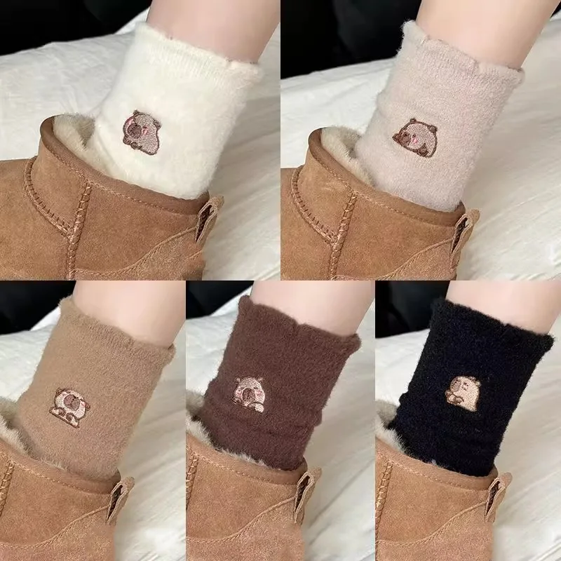 

4 пары модных плюшевых флисовых носков с изображением капибары, зимние утепленные мягкие носки-трубочки в стиле Харадзюку, уличные женские однотонные милые носки