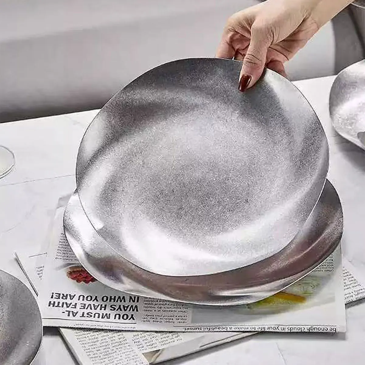 Vintage-Style 304 Stainless Steel Creative Personality Round Plate, Industrial Style Dish Plate, Fruit Plate, Cake Dessert Plate, Presentation Plate, 1 Piece