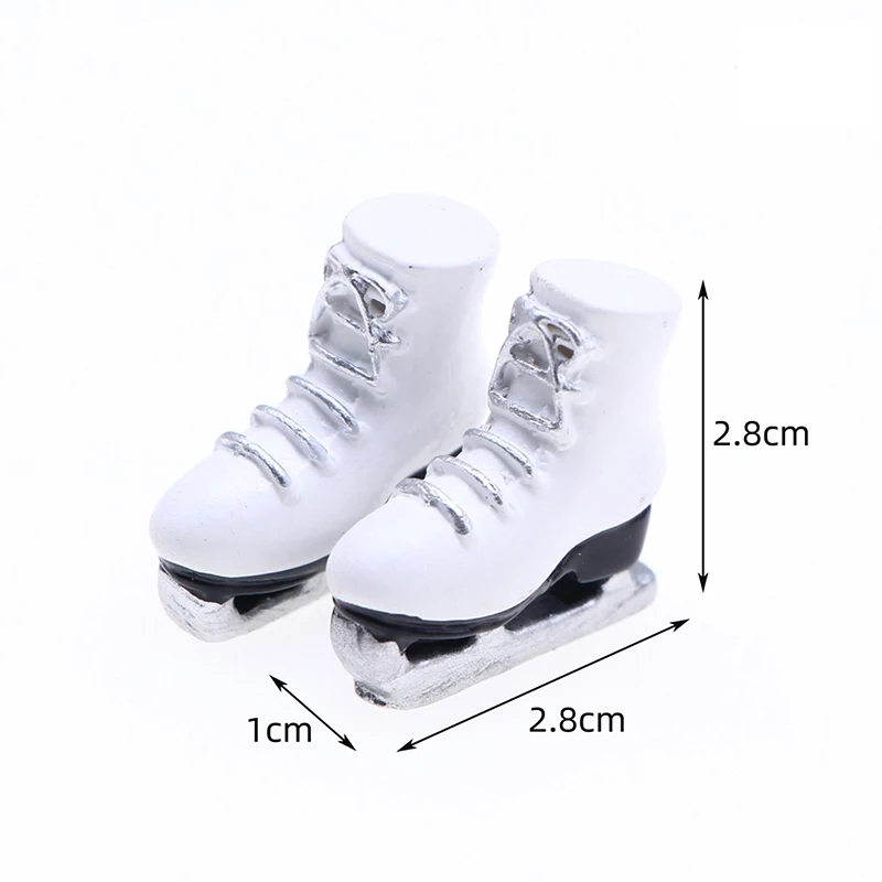 1 paar Puppenhaus Miniatur Simulation Rollschuhe Mini Skating Schuhe Prop Modell Ornamente Puppe Haus Dekorative Zubehör Spielzeug