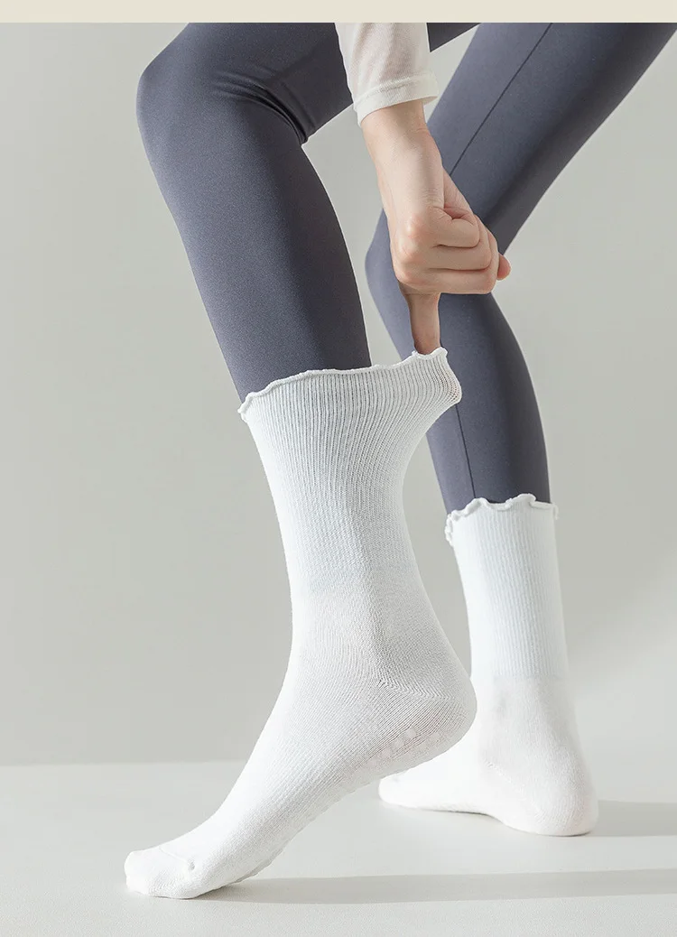 3 Paar Yoga-Socken für Damen, aus reiner Baumwolle, knöchelhoch, einfarbig, mit rutschfester Sohle, ideal für Pilates, mit Rüschen, atmungsaktiv, für Sport, Fitness und zum Tragen auf dem Boden. – Detail 11
