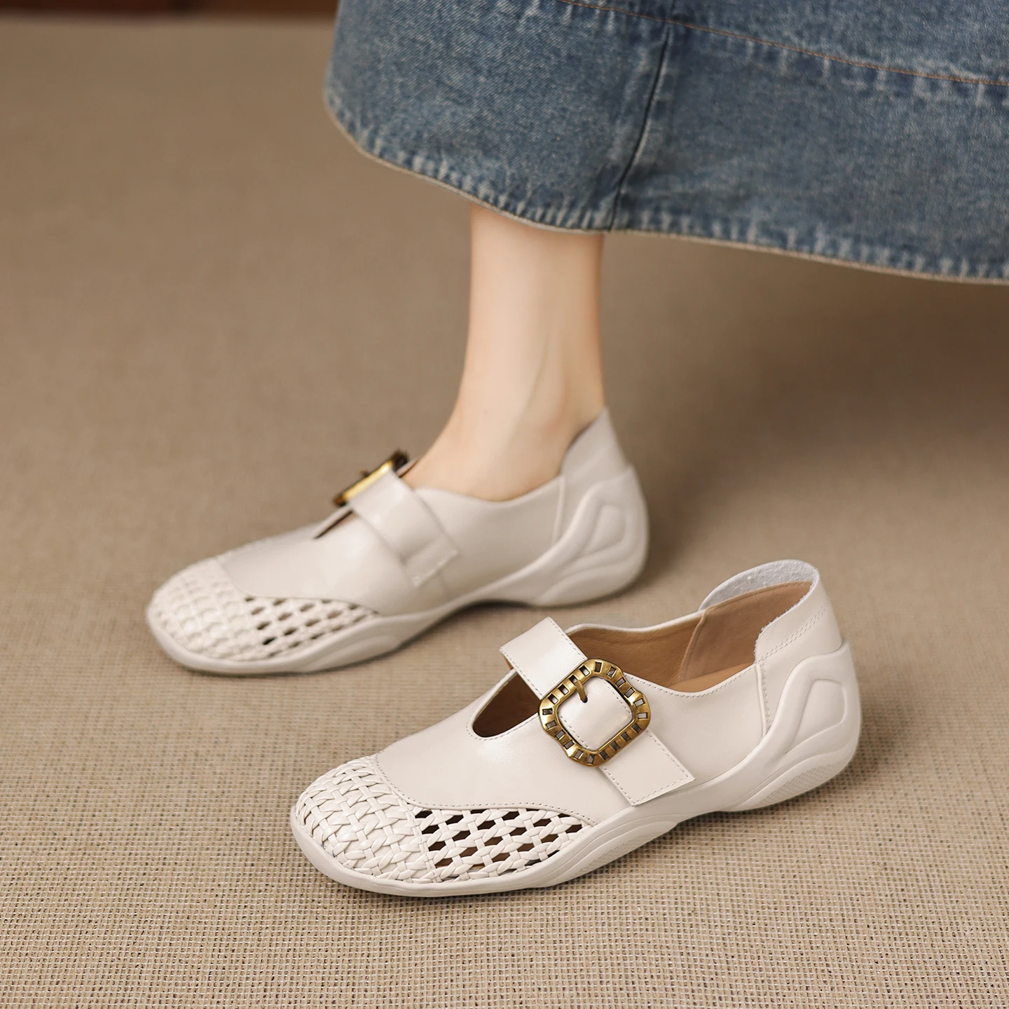

Fashion Women Hollow Out Sandals Round Toe Low Heels Genuine Leather Casual Pumps Shoes comfortable Top Quality Loafers Shoes