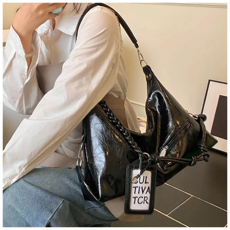 

2025 New Lightweight and Versatile Crossbody Bags Fashionable Shoulder Armpit Tote Bag Commuting Large Capacity Bag for Women