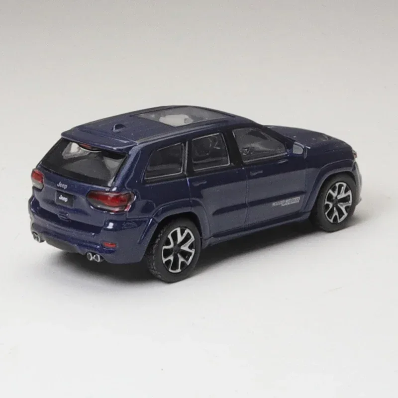 JKM 1/64 Jeep Grand Cherokee Trackhawk 2019 Alloy Car Diecast Model Shock Absorption Model Toy Car Friends Gifts