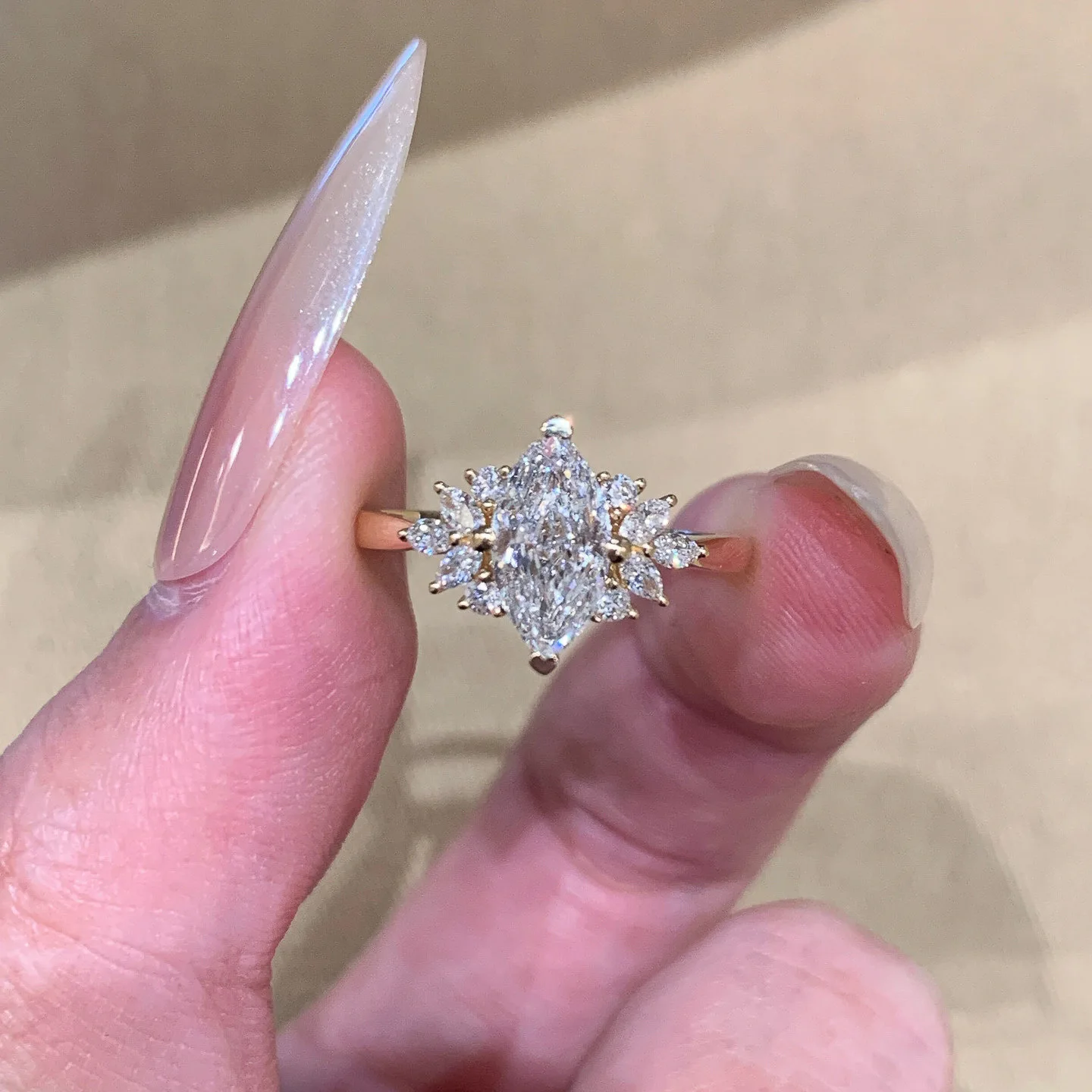 

Sparkling exquisite blooming flower gemstone rings for women high-end feeling light luxury ring exquisite wedding jewelry gift