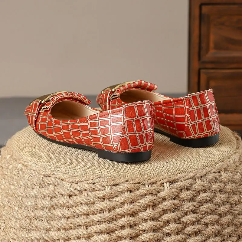 2024 New Metal Buckle Flat Loafers Temperament Grandma Shoes Retro Tassel Square Head Shallow Mouth Female Fashion Single Shoes