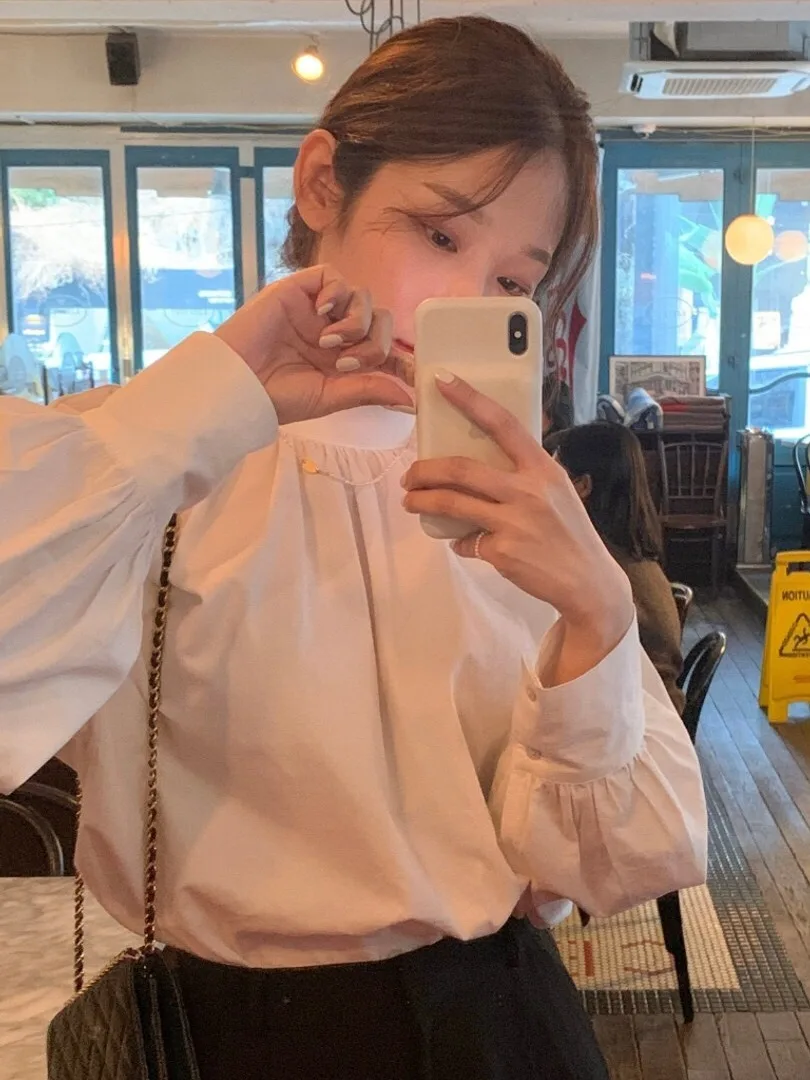 

Faionable Loose Women's White irt High Collar Long Sve Корейский Sle Bubble Sve Теплый топ для ранней осени