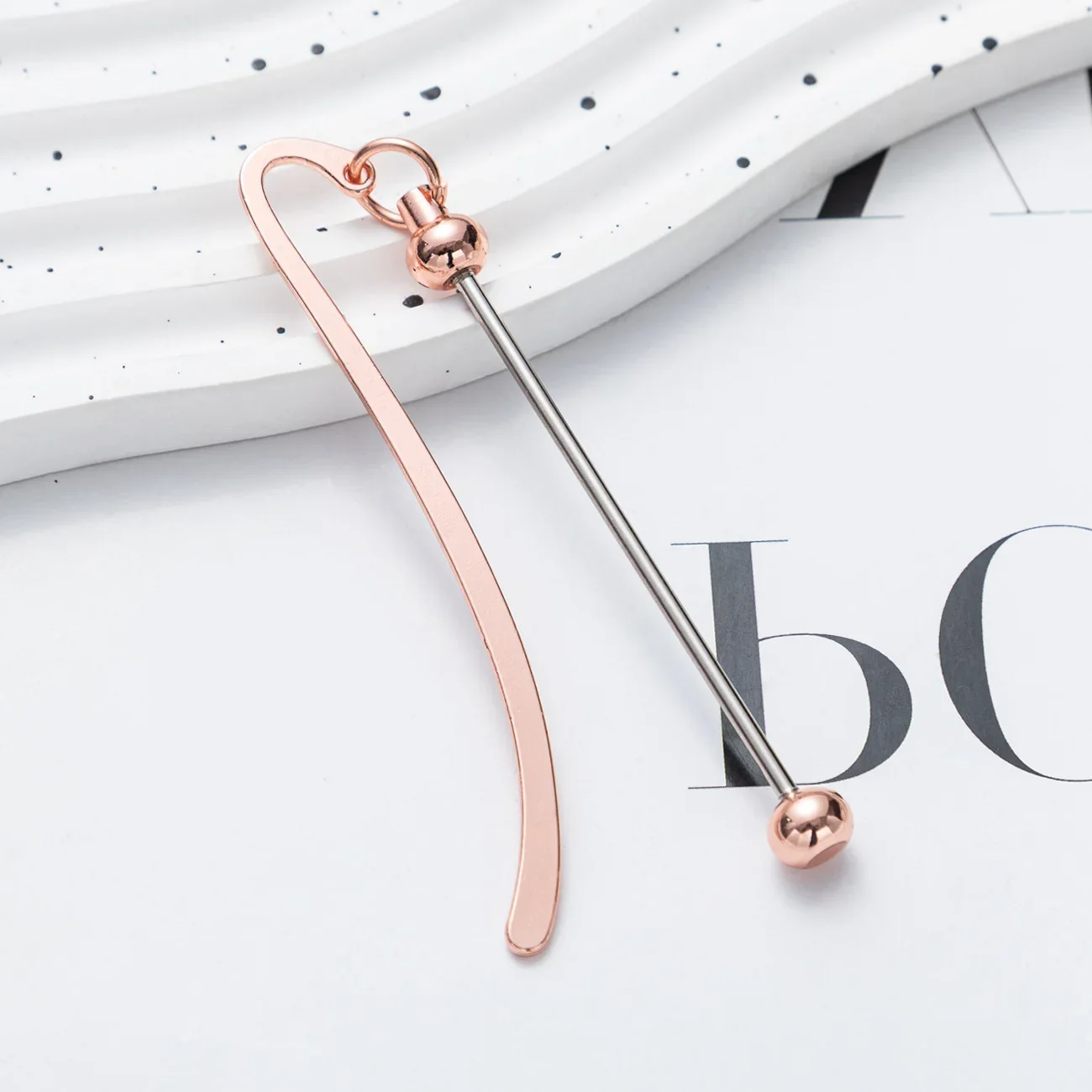 1pcs New Metal Creative DIY Metal Beaded Bookmark for Student Graduation Anniversary Commemorative Gift Bookmarks for Books