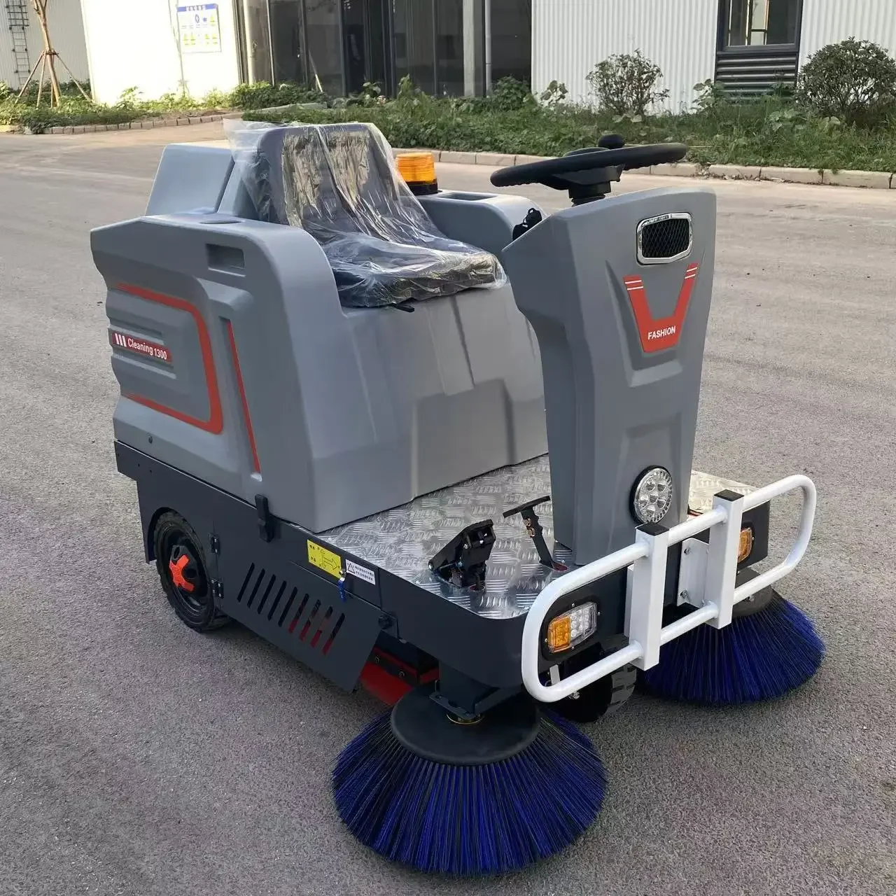 Hot selling road cleaning vehicles, road/floor/street cleaning vehicles, factory hot selling prices