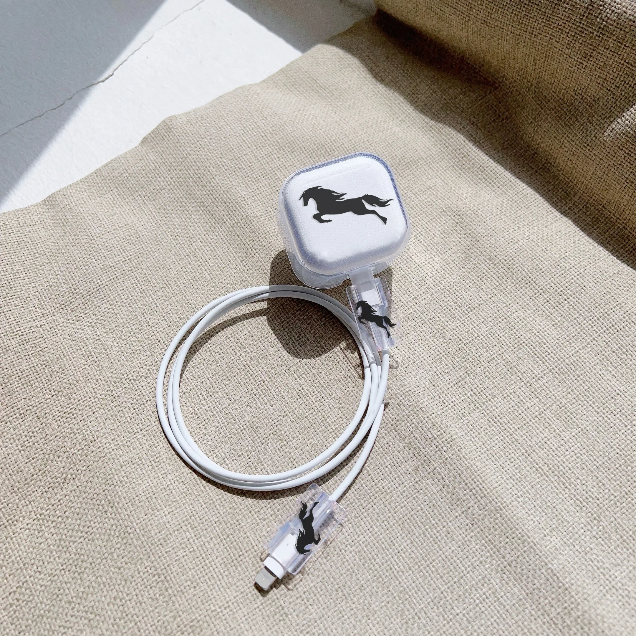 The data cable protection cover for Apple's 18w/20w original data cable protection rope charger Black Horse  protection case