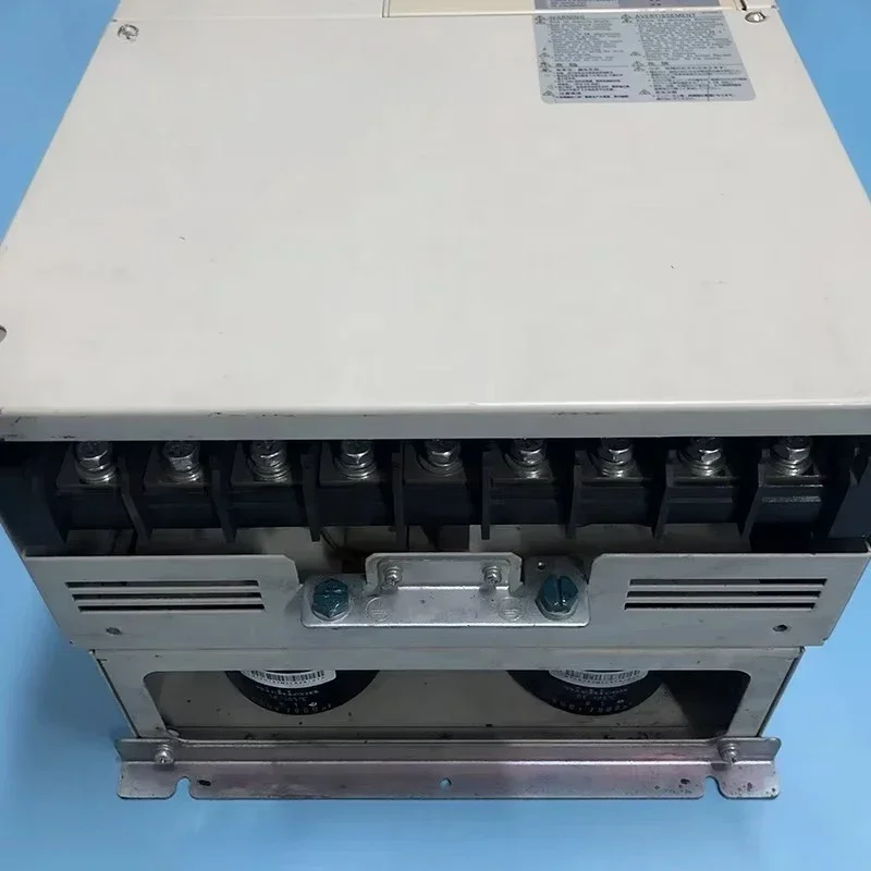 CIMR-LB4A0075AAA 37KW L1000A Elevator Drive Elevator Inverter