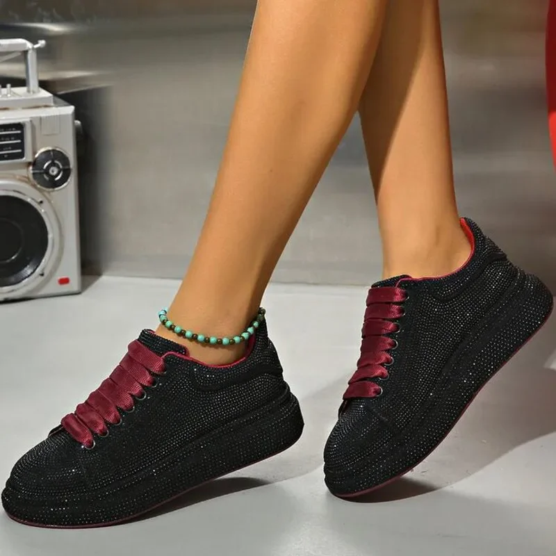 

Кроссовки со стразами в европейском стиле 2025 года. Мужская и женская повседневная обувь. Прогулочная обувь на шнуровке с круглым носком. Дизайнерские кроссовки с кристаллами.