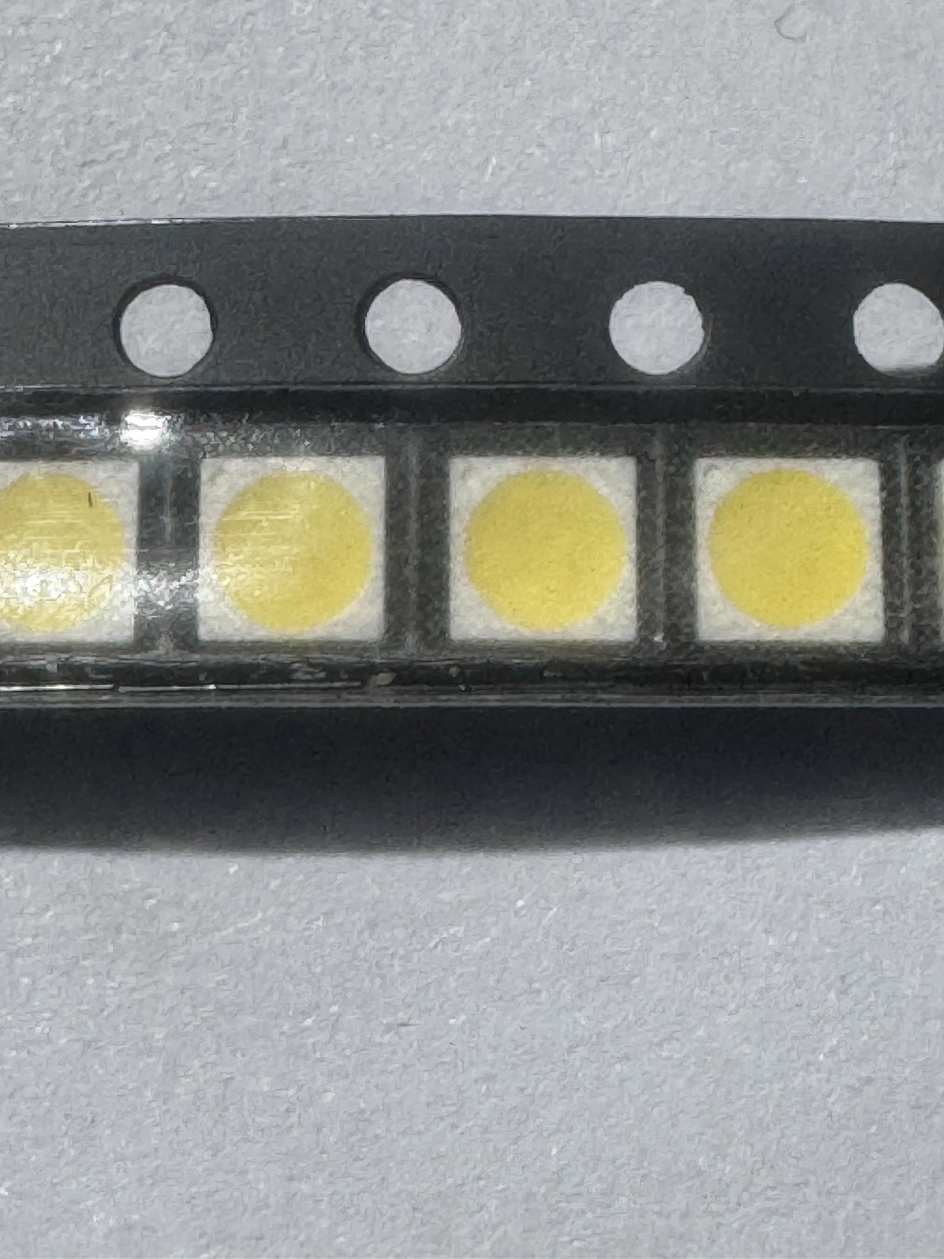 200PCS/Lot SMD LED 3030 6V 2W Cool White 180-200LM For Lextar TV Backlight Application