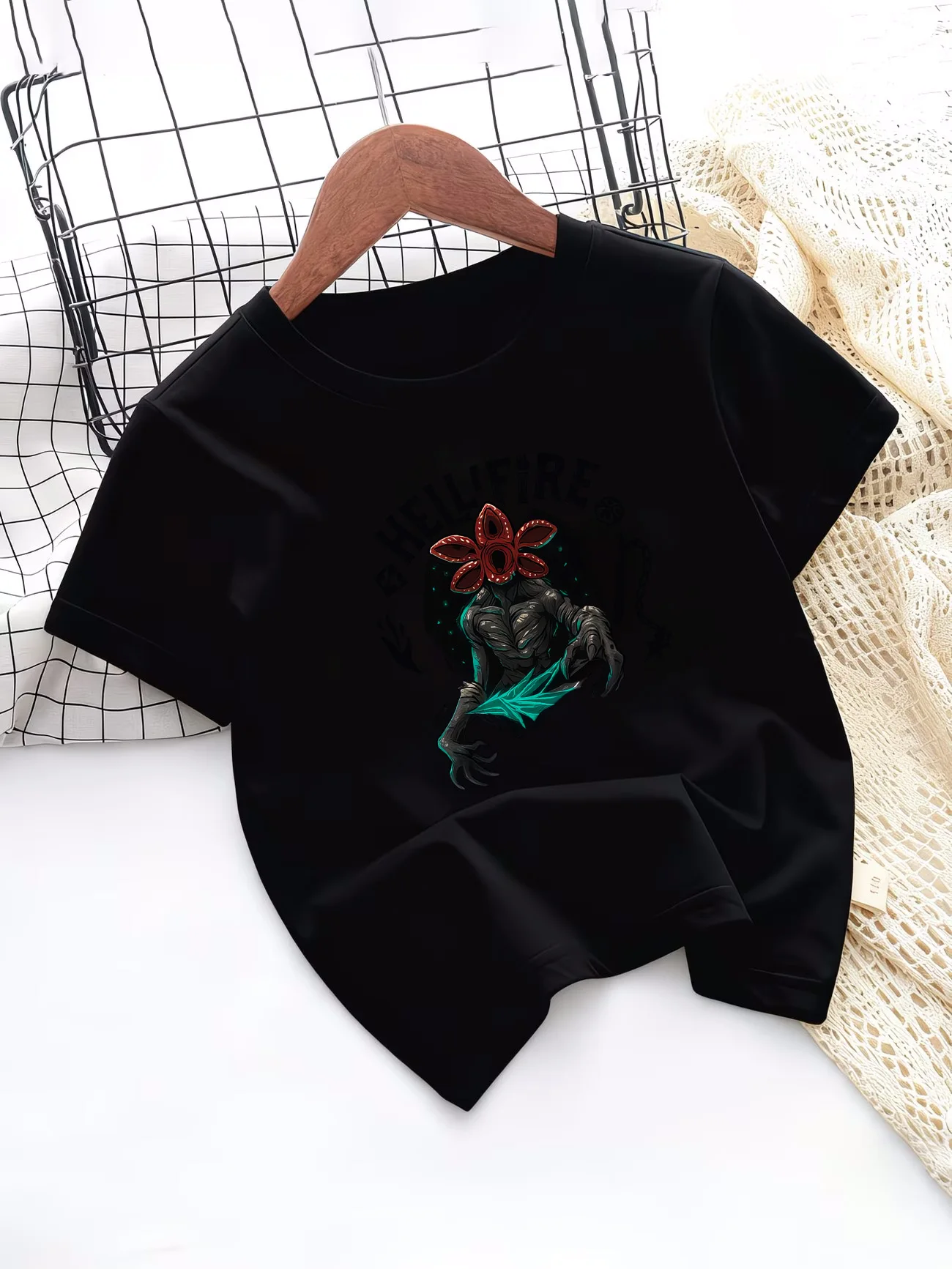 Camisa de manga corta negra de verano para niño! Estampado Demogorgon, la mejor opción para el estilo moderno del Hellfire Club!