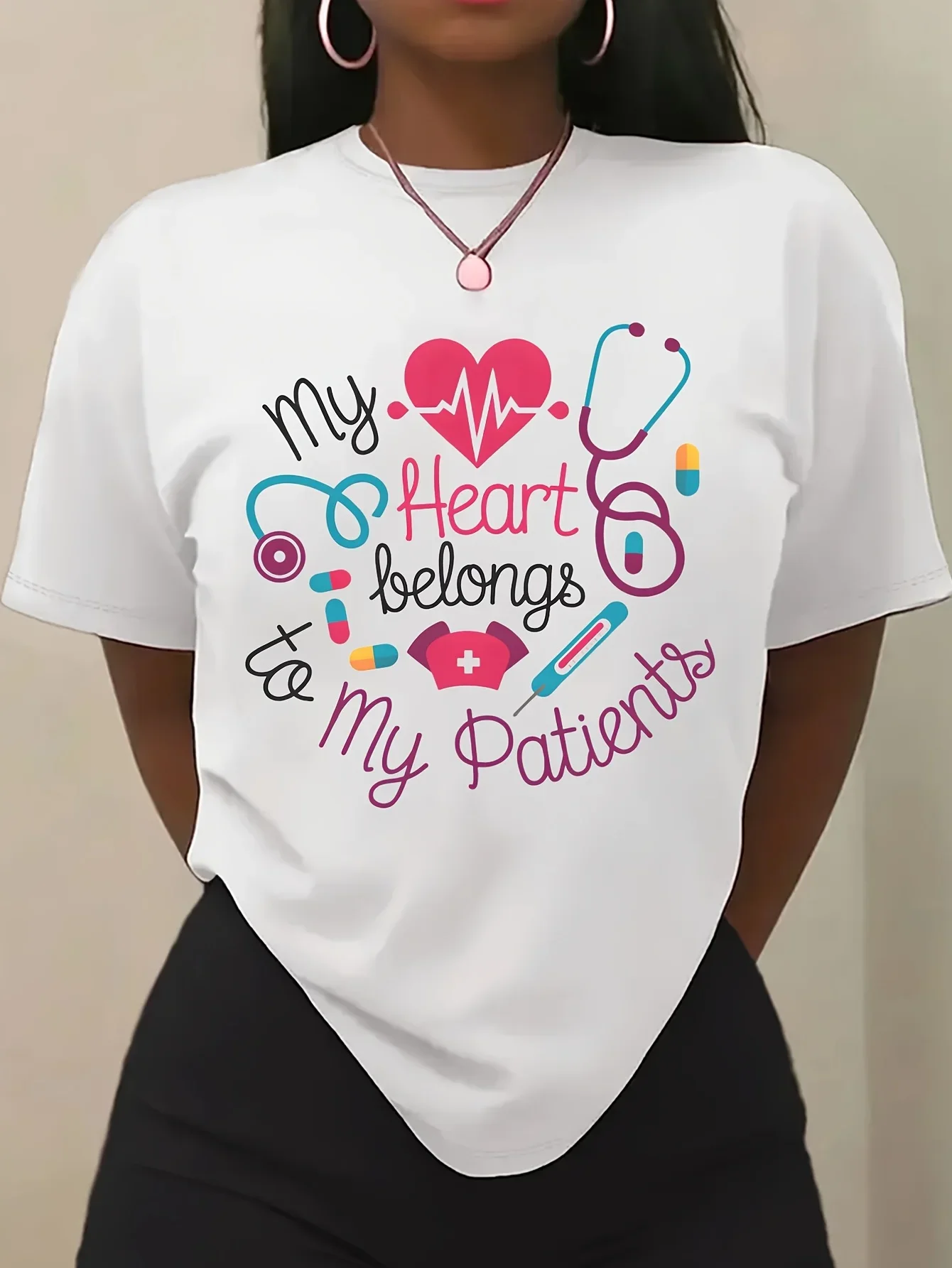 

Женская футболка с принтом, летняя повседневная футболка с короткими рукавами и короткими рукавами «Мое сердце принадлежит моим пациентом», женская эстетичная одежда для медсестры