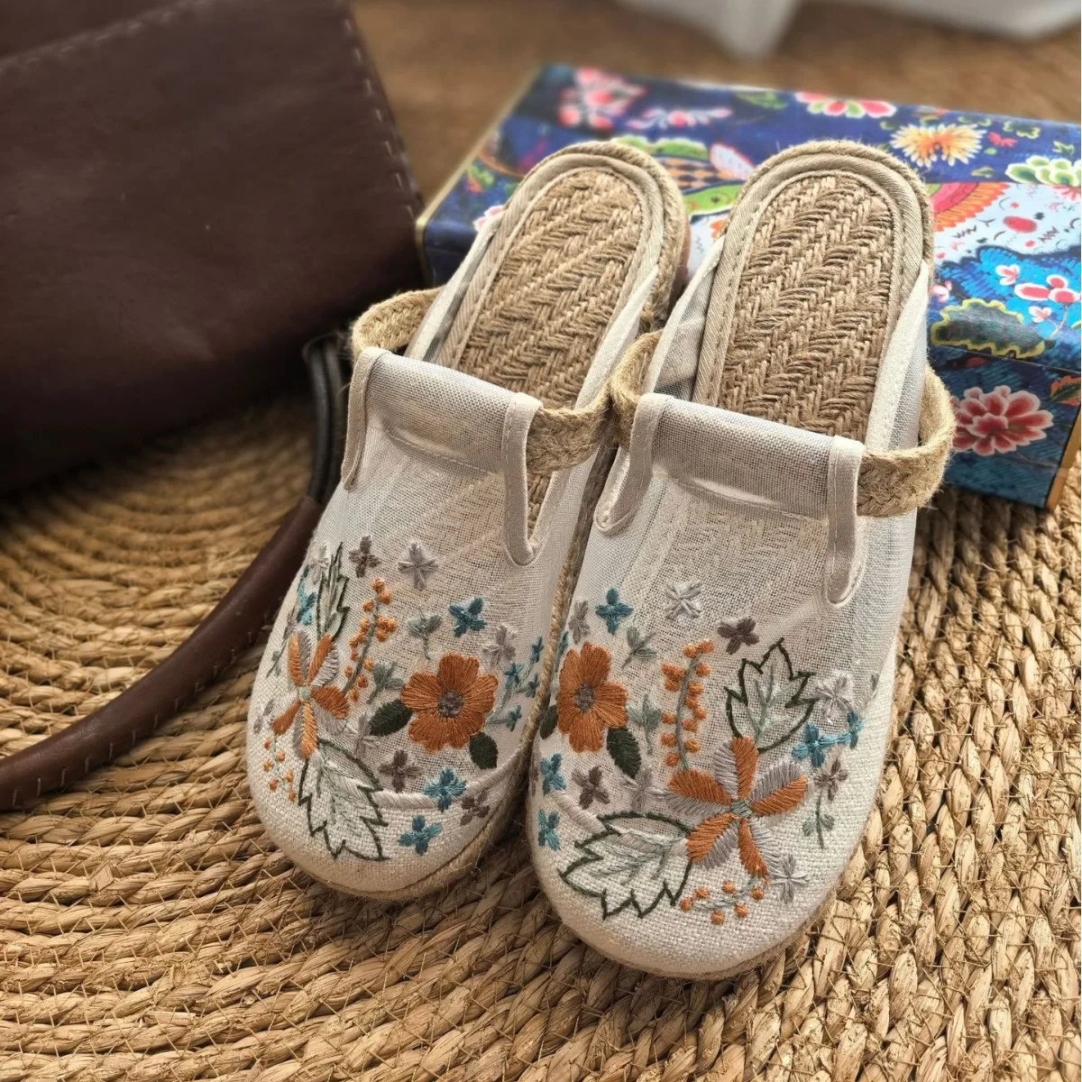 

Women Slippers,Flower Linen Shoes Causal Walking Shoes Ladies Outside and Home Flip Flops Sandals Retro Ethnic Fashion Style