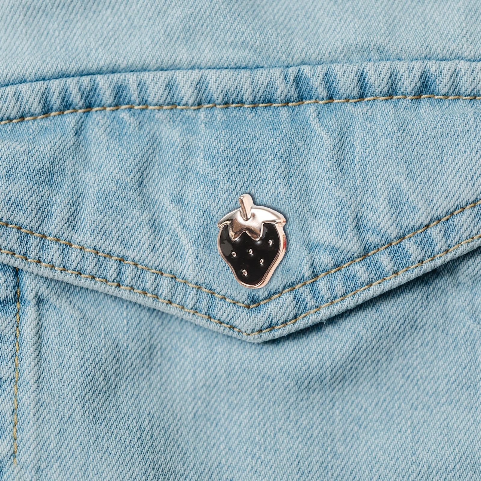 

30Pcs Strawberry Resin Sewing Buttons Smooth Polished Cartoon Shape Clothes DIY Dress Accessories Creative Sewing