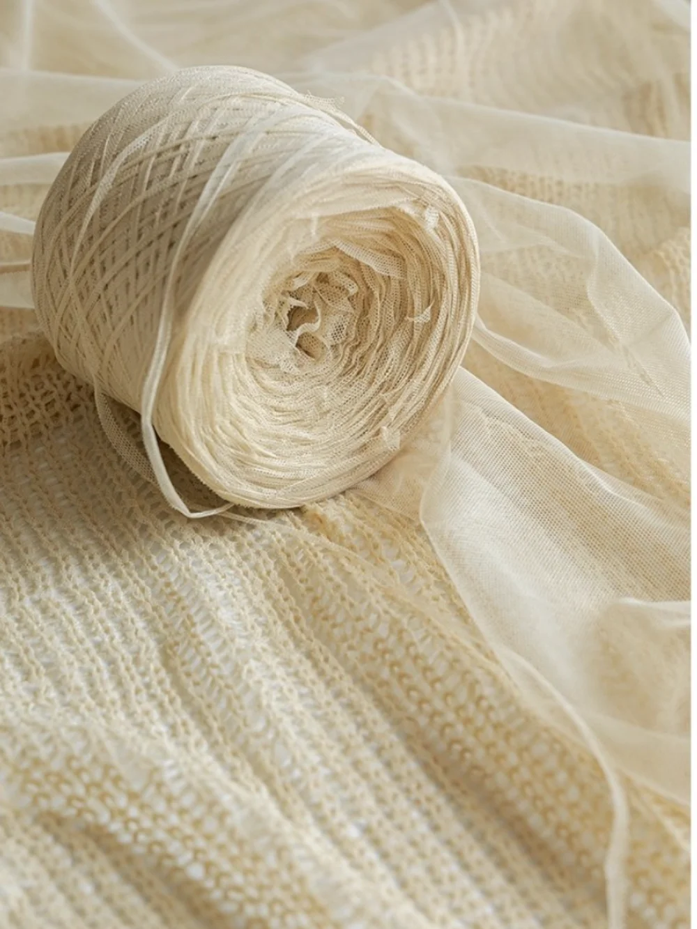 

Оригинальная самодельная пряжа, вязаная сетчатая тканая ткань для черно-белой модной одежды, материал для шитья своими руками, ткань для двора