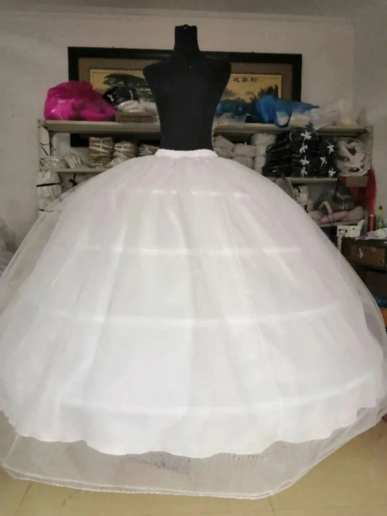 

New Hot Sell 4 Hoops Big White Petticoat Super Fluffy Crinoline Slip Underskirt For Wedding Dress Bridal Gown In Stock