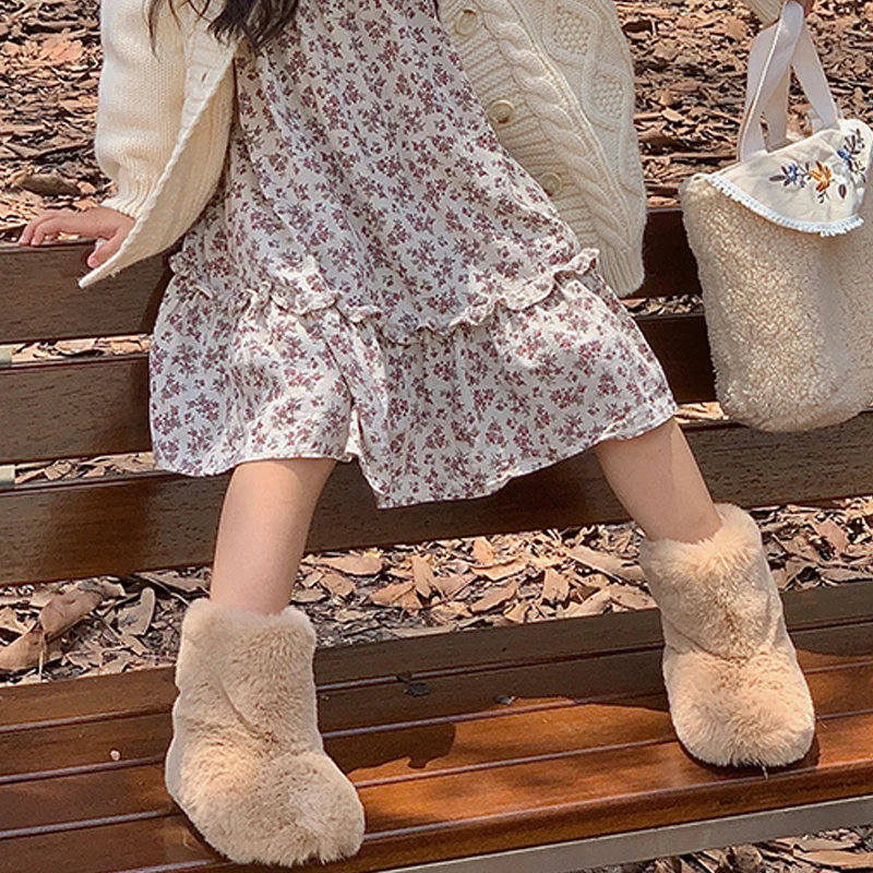 Botas de felpa cálidas y esponjosas para niñas, botines de piel gruesa de lujo, moda de invierno para niños pequeños, zapatos de algodón sin