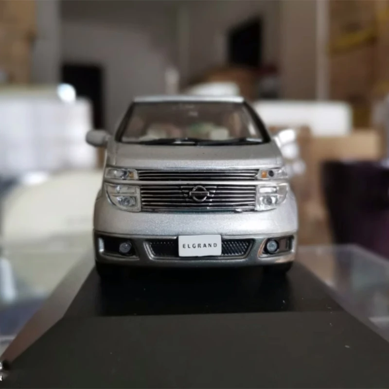 Diecast 1:43 skala Nissan ELGRAND MPV pojazd użytkowy symulacja aluminiowy model samochodu wyświetlacz kolekcjonerski prezent pamiątkowa dekoracja