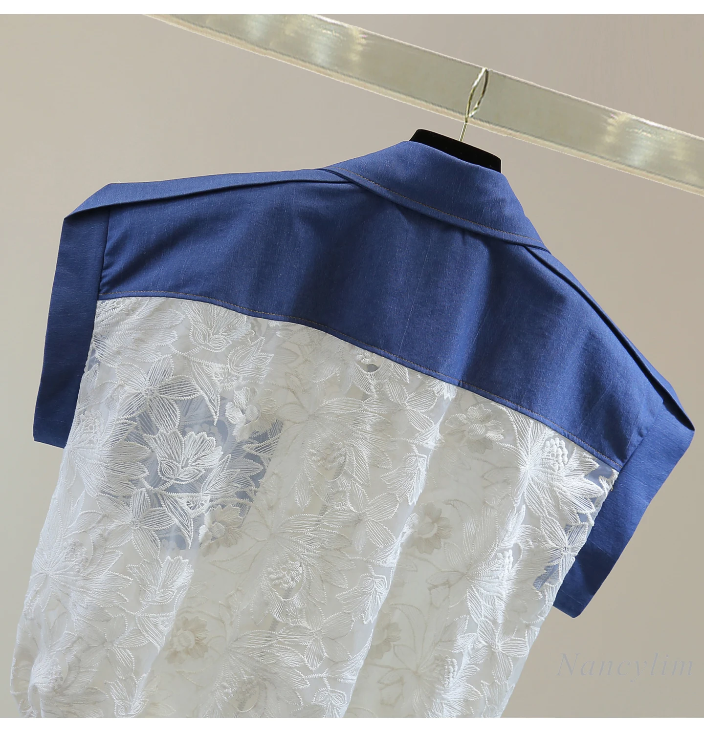 Camicia senza maniche abbinata ai colori ricamati, camicetta sottile in vita con coulisse e cerniera in pizzo allentato estivo 2025 da donna