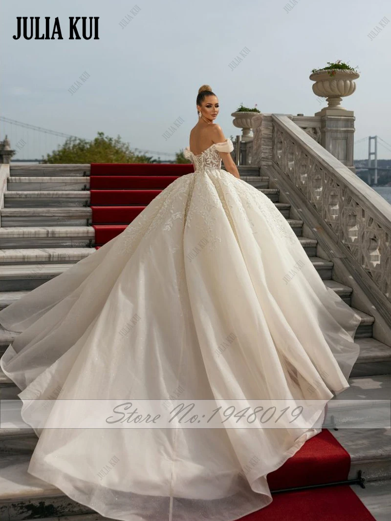 Julia Kui Vintage Off Shoulder Short Sleeves Sweetheart Ball Gown Wedding Dress With Beading Pearls Appliques Lace Bridal Gowns