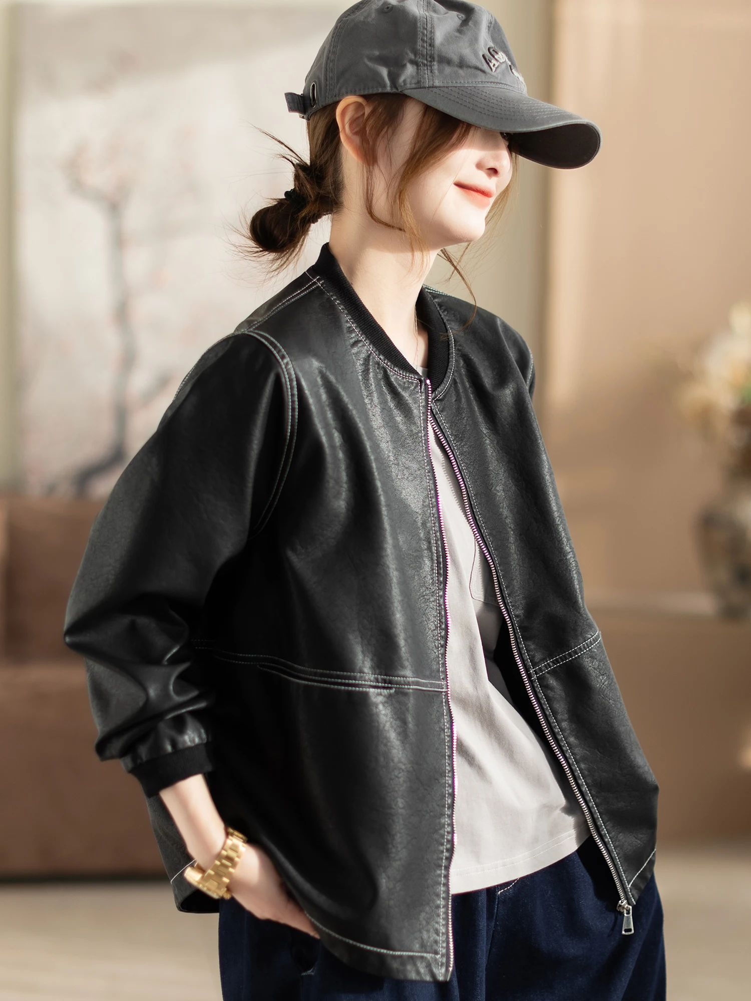 เสื้อแจ็คเก็ตหนังผู้หญิงทรงลำลอง คอกลม สีพื้น ดีไซน์เรียบง่าย สำหรับเดินทาง ฤดูใบไม้ผลิ ฤดูใบไม้ร่วง สินค้ามาใหม่ เสื้อคลุมผู้หญิง