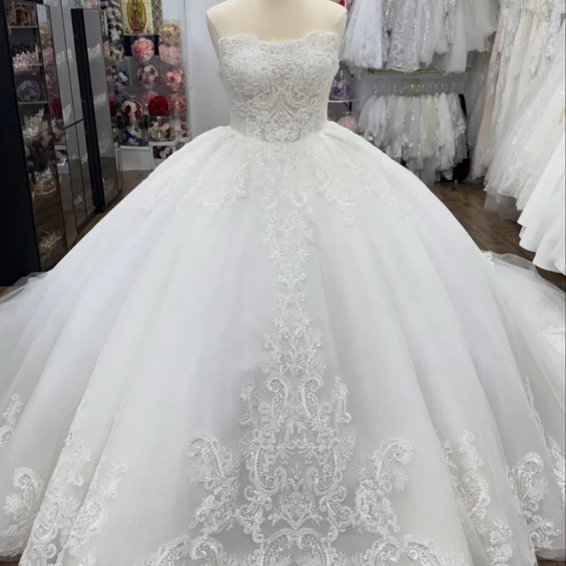

Simple White Quinceanera Dress off-shoulder Glitter Crystal 3D Flower Decal Long tail vestidos de 15 Quinceanera ﻿Customize