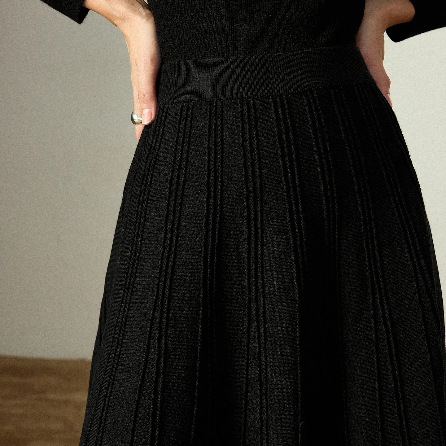 TOYOUTH Women Midi Skirts 2025 Winter New Back Elastic Waist 3D Rib Knitted Black Versatile Umbrella-style Skirts