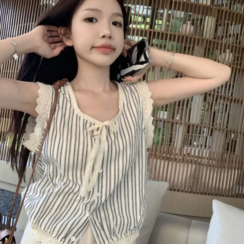 Korean Fashion Elegant Casual Loose Lace Patchwork Striped Sleeveless Shirt Summer New Sweet Young Style Temperament Women\'s Top