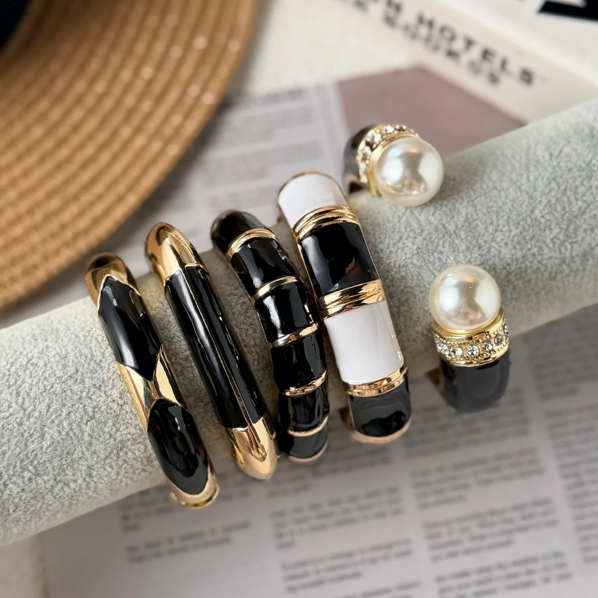 Vintage Schwarz-Weiß Gesplittete Emaille-Manschettenarmbänder für Damen und Herren, Punk Geometrisches Blumenmuster, Wellenförmiger Bambus-Gelenk-Armreif Schmuck – Detail 28